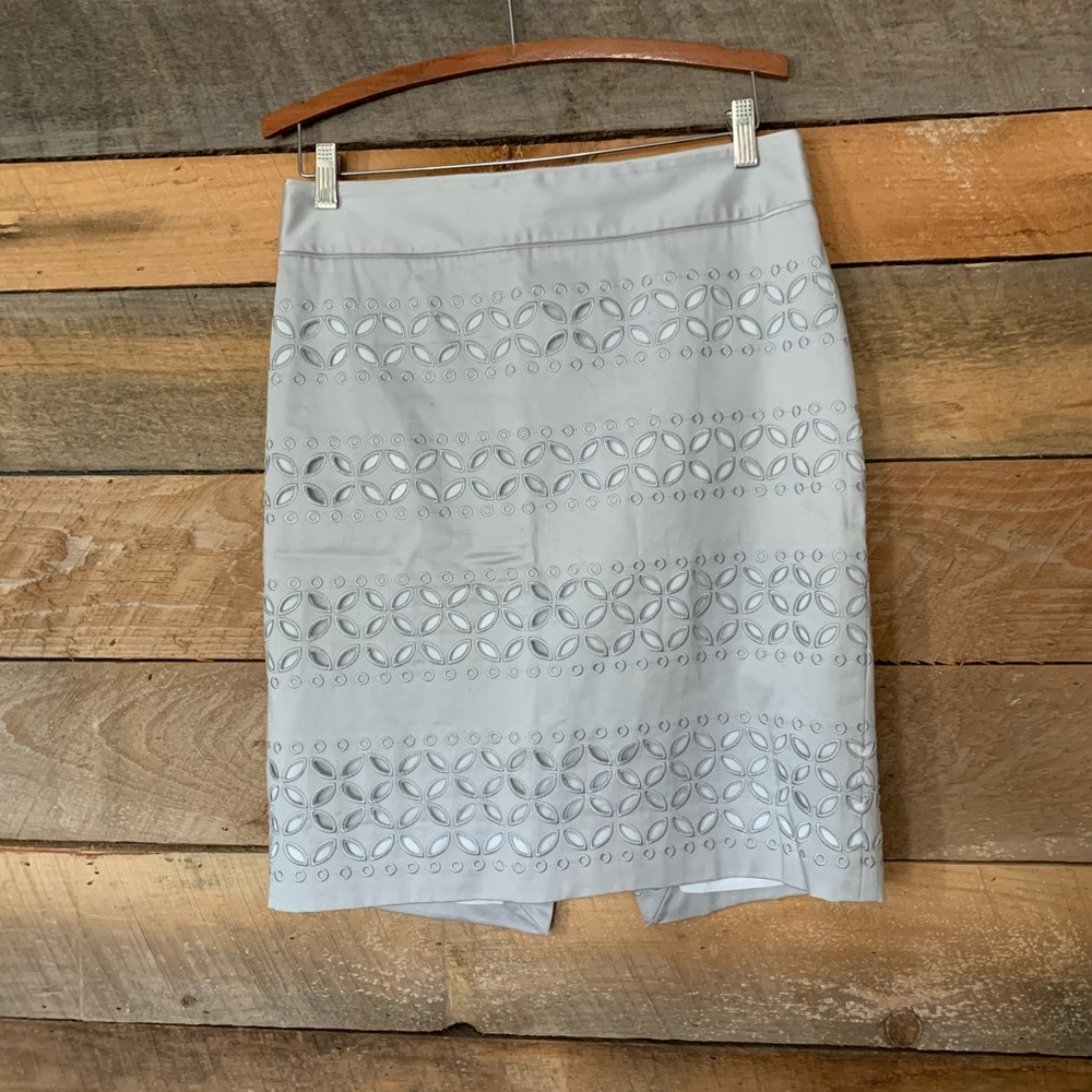 Eyelet skirt with lining!